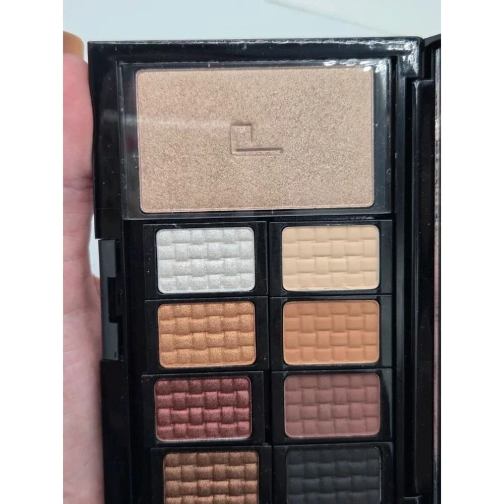 Doucce Freematic Eyeshadow Magnetic Pro Palette